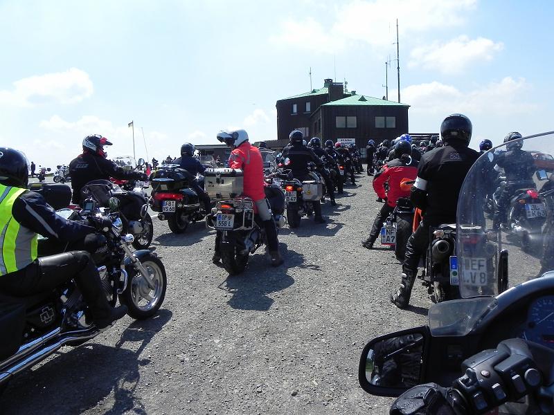 DSCN4125.JPG - Po jedzonku dalej na siodła.