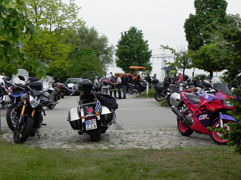 DSCN6230.JPG - Powoli się zbieramy do wyjazdu w grupach